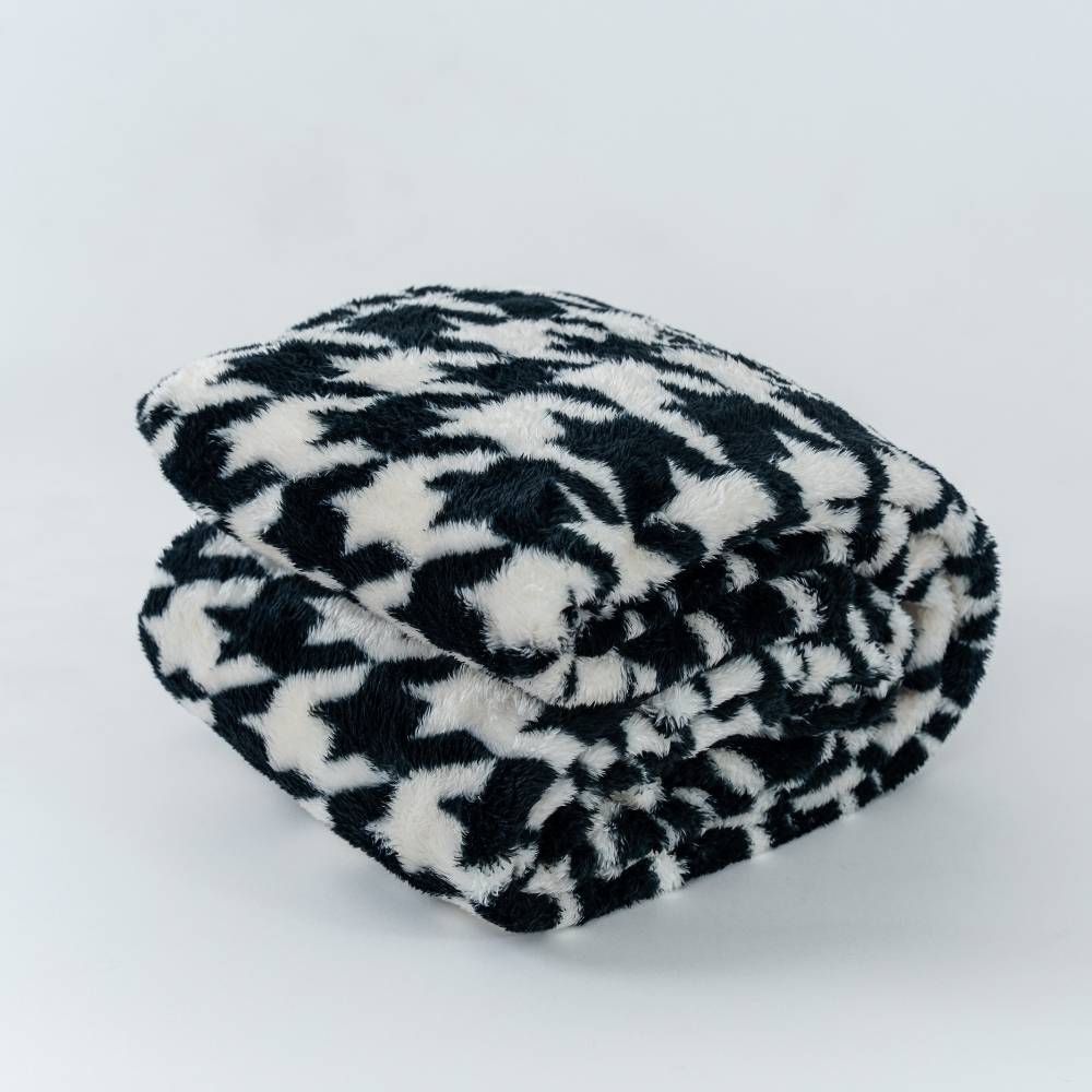 COBIJA ESSENTIALS TRASH BLANCO_NEGRO